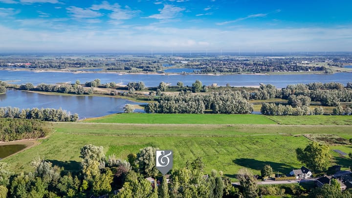 Twee-onder-één-kap te koop: Waalbandijk 42, Gameren