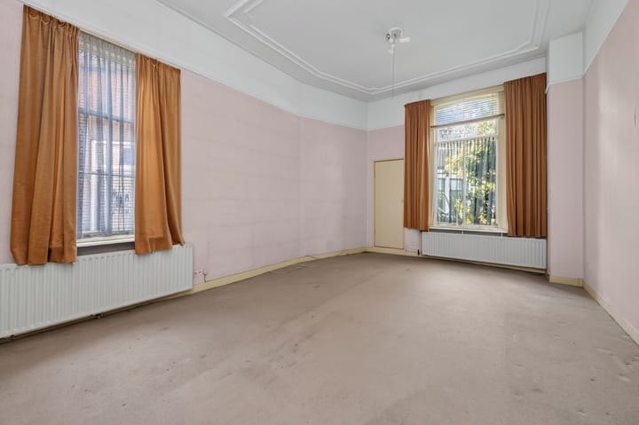 Tussenwoning te koop: Kerkstraat 1, Dieren