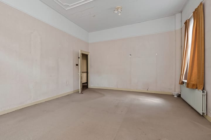 Tussenwoning te koop: Kerkstraat 1, Dieren