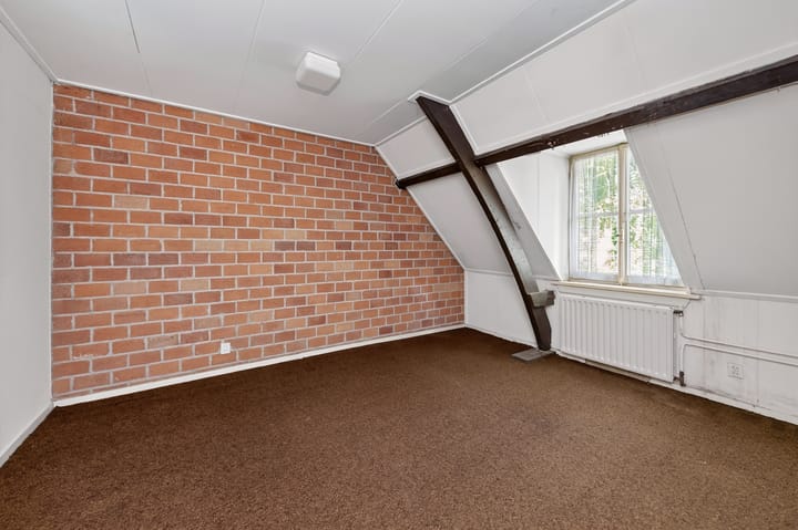 Tussenwoning te koop: Kerkstraat 1, Dieren
