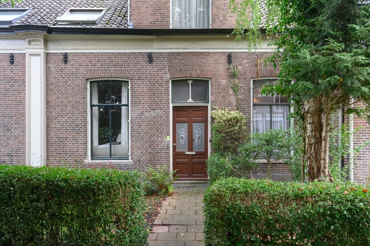 Tussenwoning te koop: Kerkstraat 1, Dieren