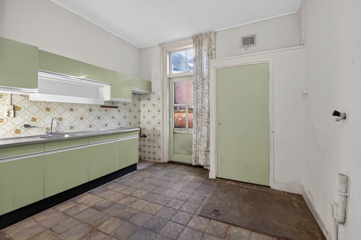 Tussenwoning te koop: Kerkstraat 1, Dieren