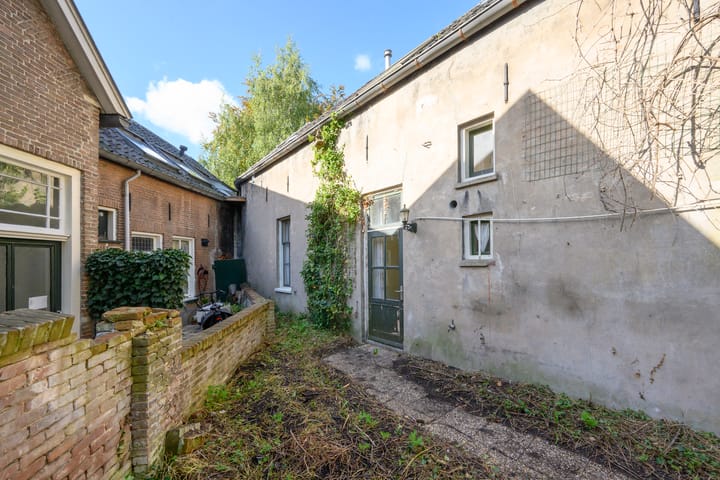 Tussenwoning te koop: Kerkstraat 1, Dieren