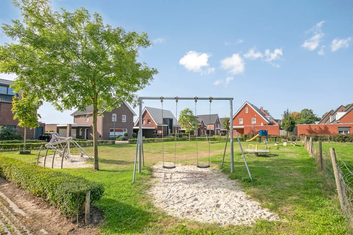 Tussenwoning te koop: Koster Nelissenstraat 5, Oirlo