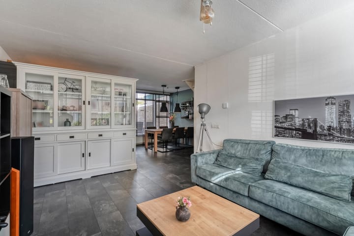 Tussenwoning te koop: Zuiderkruis 24, Hoogeveen