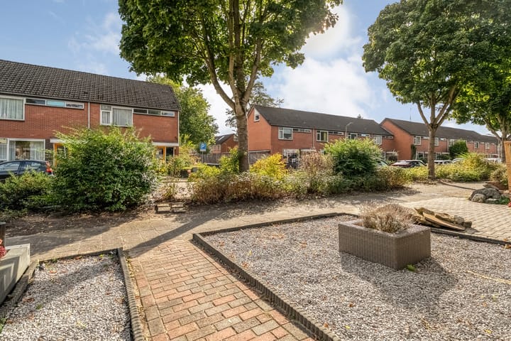 Tussenwoning te koop: Zuiderkruis 24, Hoogeveen