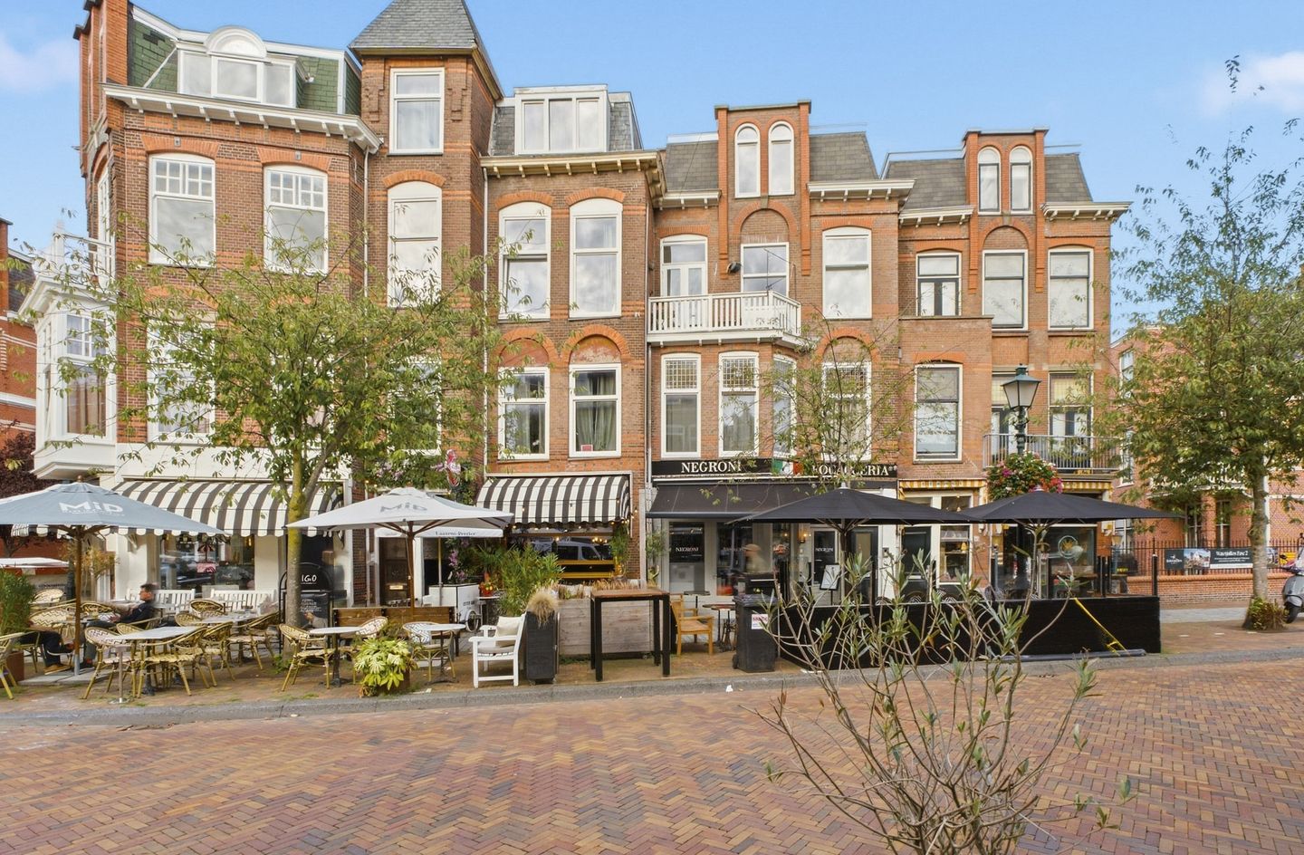 View photo 2 of Aert van der Goesstraat 44