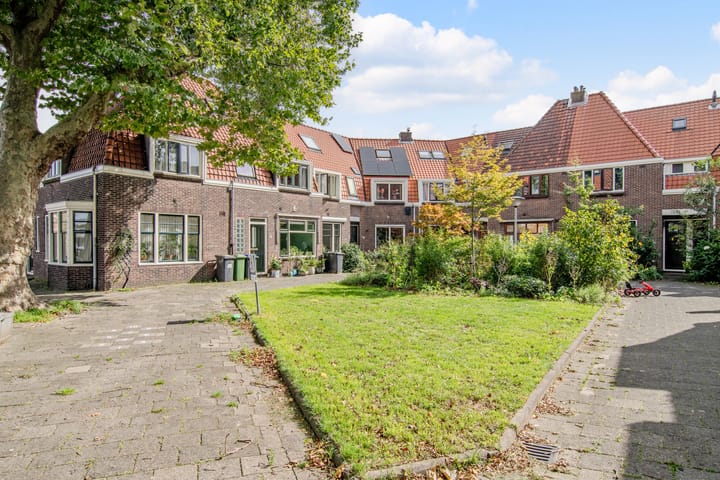 Tussenwoning te koop: Prins Hendrikplantsoen 30, Zaandam