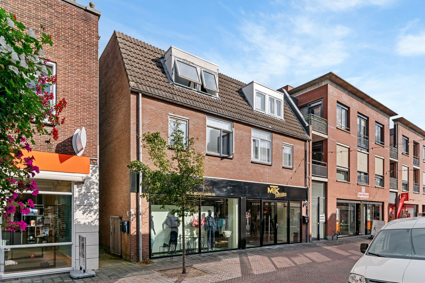 Bekijk foto 2 van Dorpsstraat 63
