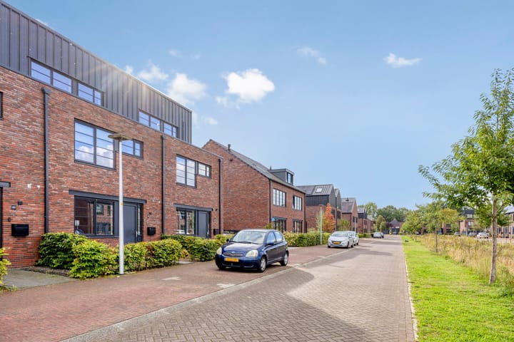 Hoekwoning te koop: R.A. de Monchystraat 56, Hengelo
