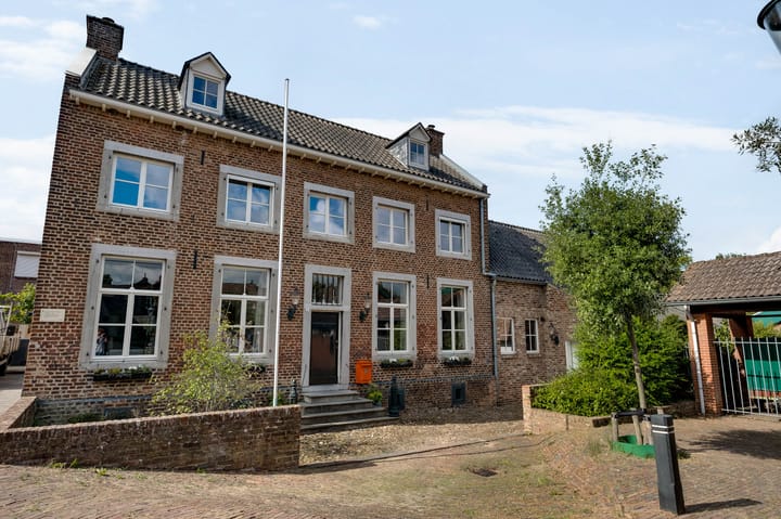 Vrijstaande woning te koop: Urmonder Maasstraat 3, Urmond