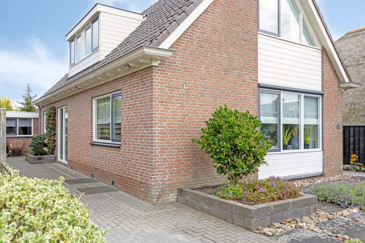 Vrijstaande woning te koop: Dorpsstraat 10, Sint Maarten