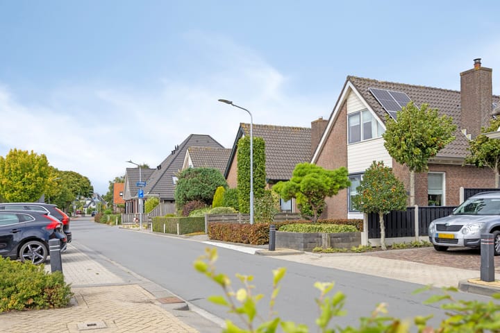 Vrijstaande woning te koop: Dorpsstraat 10, Sint Maarten