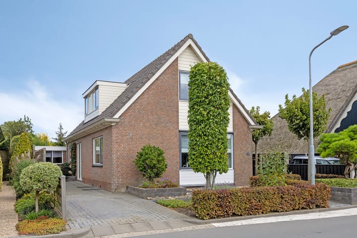 Vrijstaande woning te koop: Dorpsstraat 10, Sint Maarten