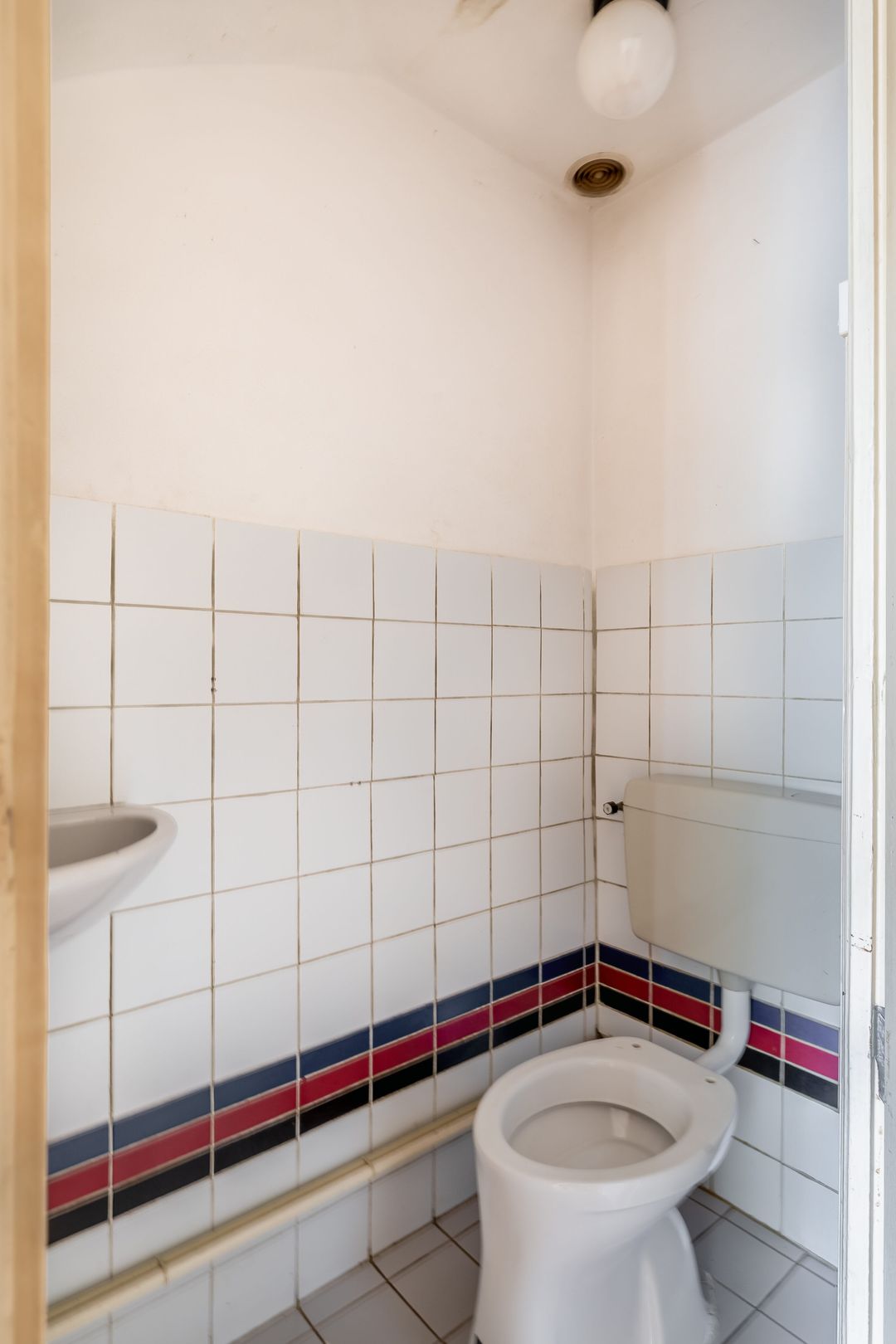 Photo 17 of Floresstraat 77