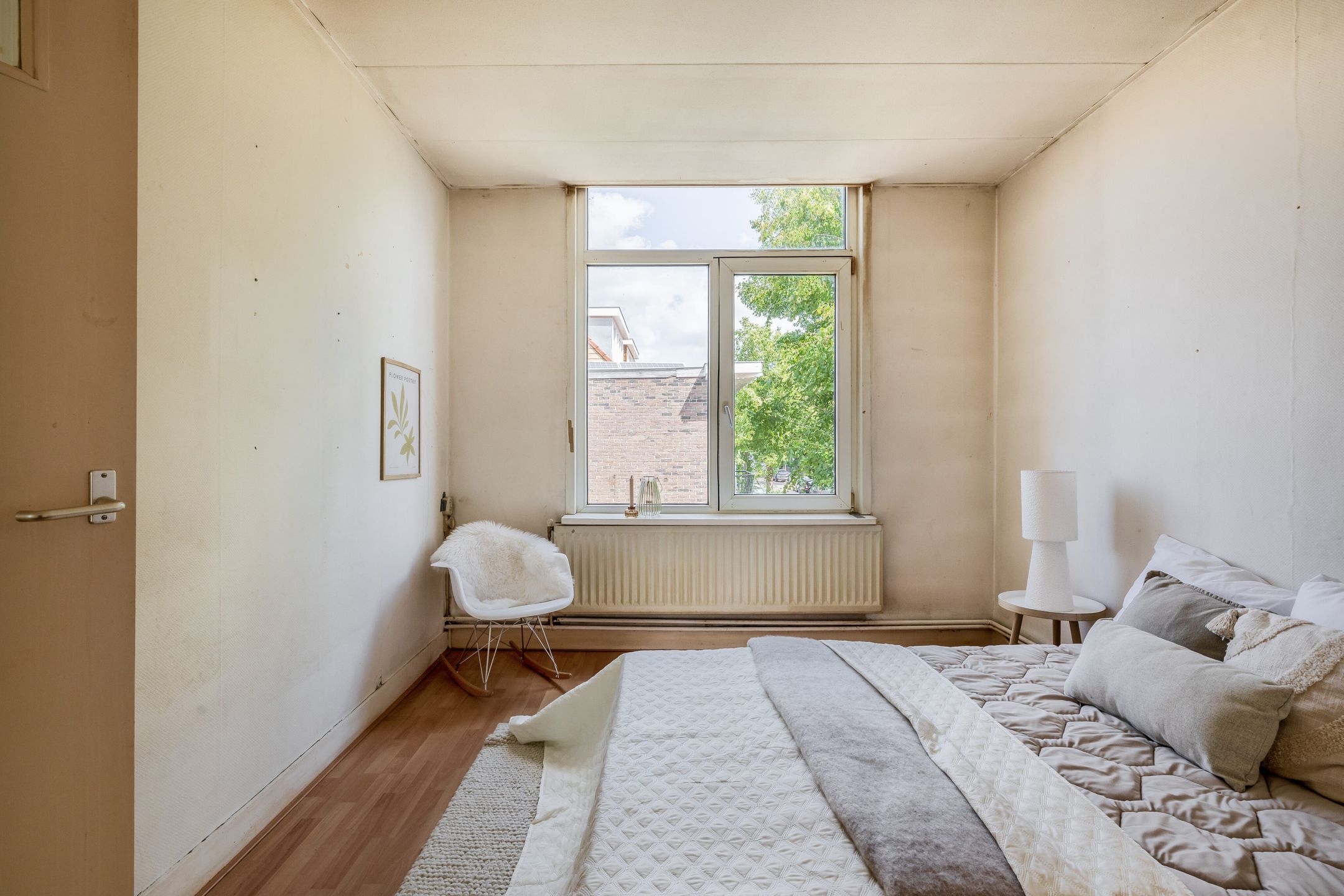 Photo 21 of Floresstraat 77