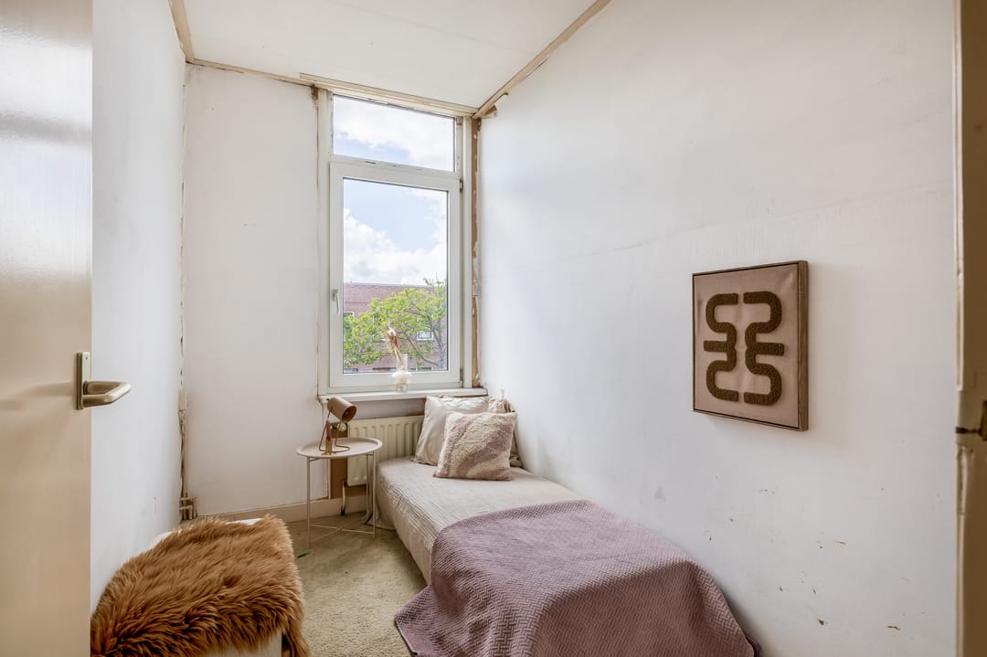 Photo 23 of Floresstraat 77