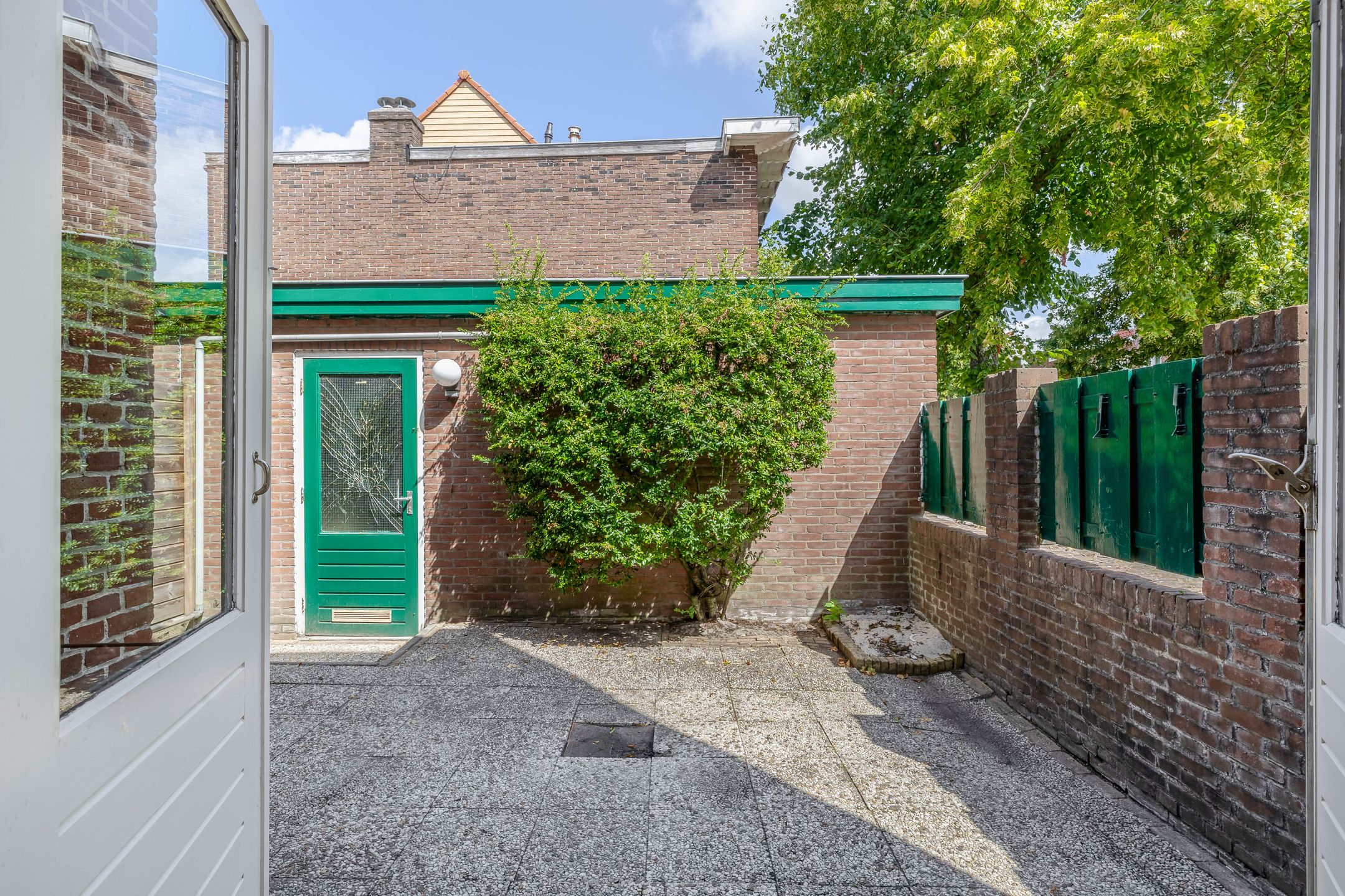 Photo 30 of Floresstraat 77