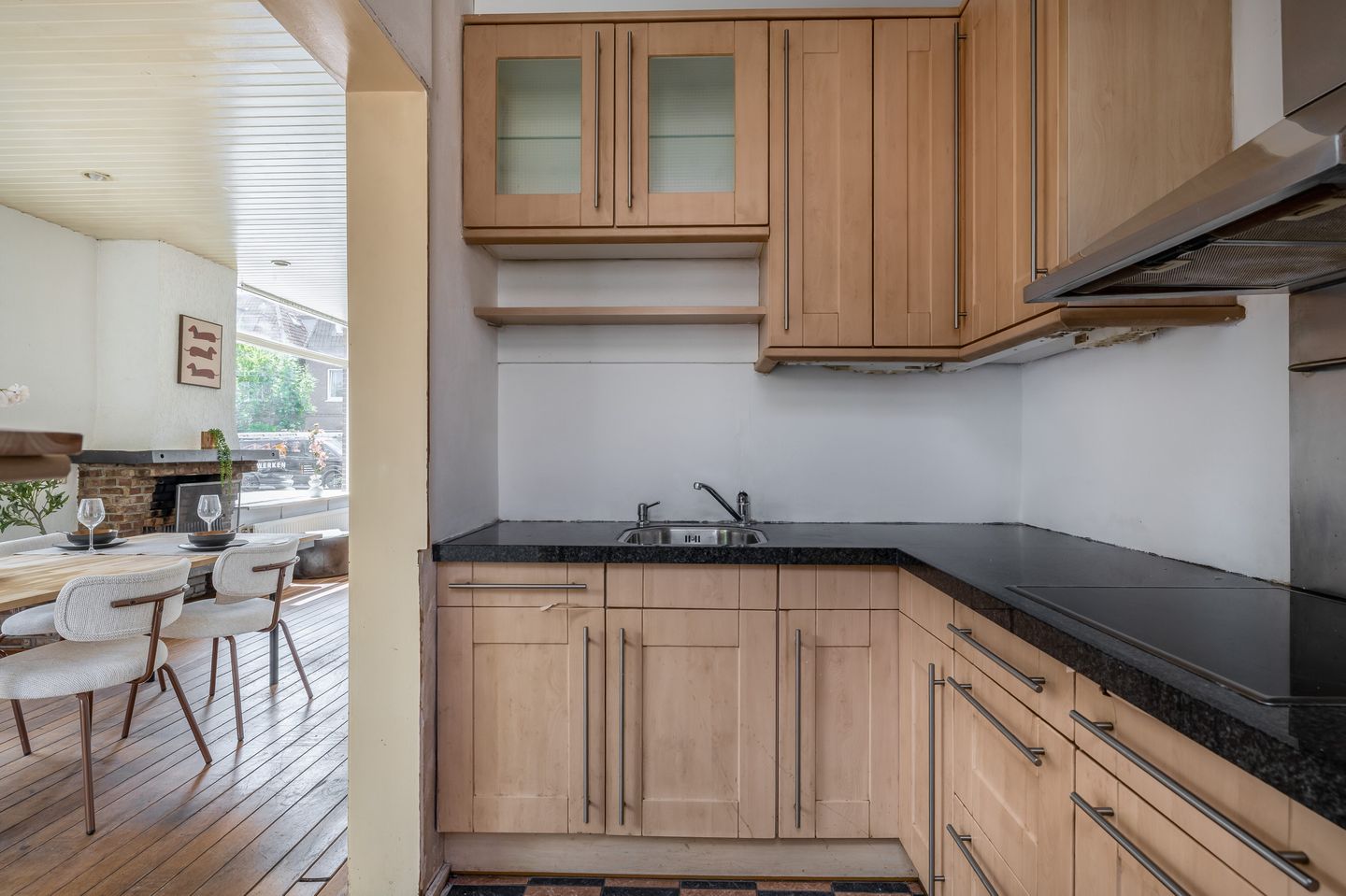 Photo 14 of Floresstraat 77