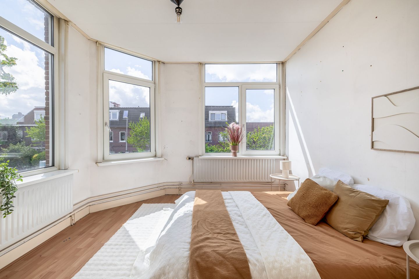 Photo 19 of Floresstraat 77