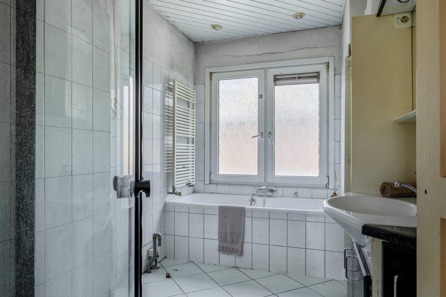 Photo 25 of Floresstraat 77