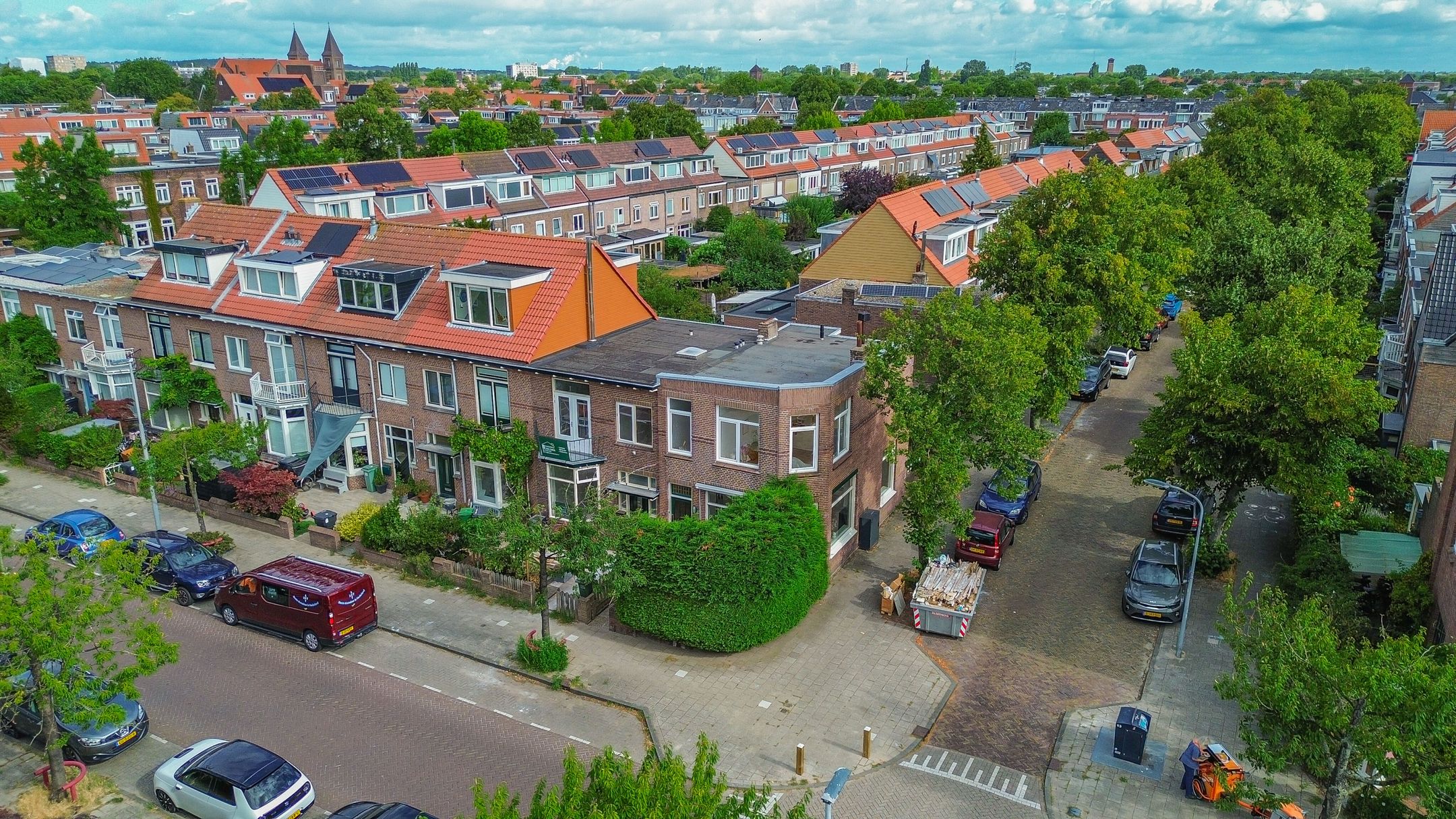 Photo 27 of Floresstraat 77