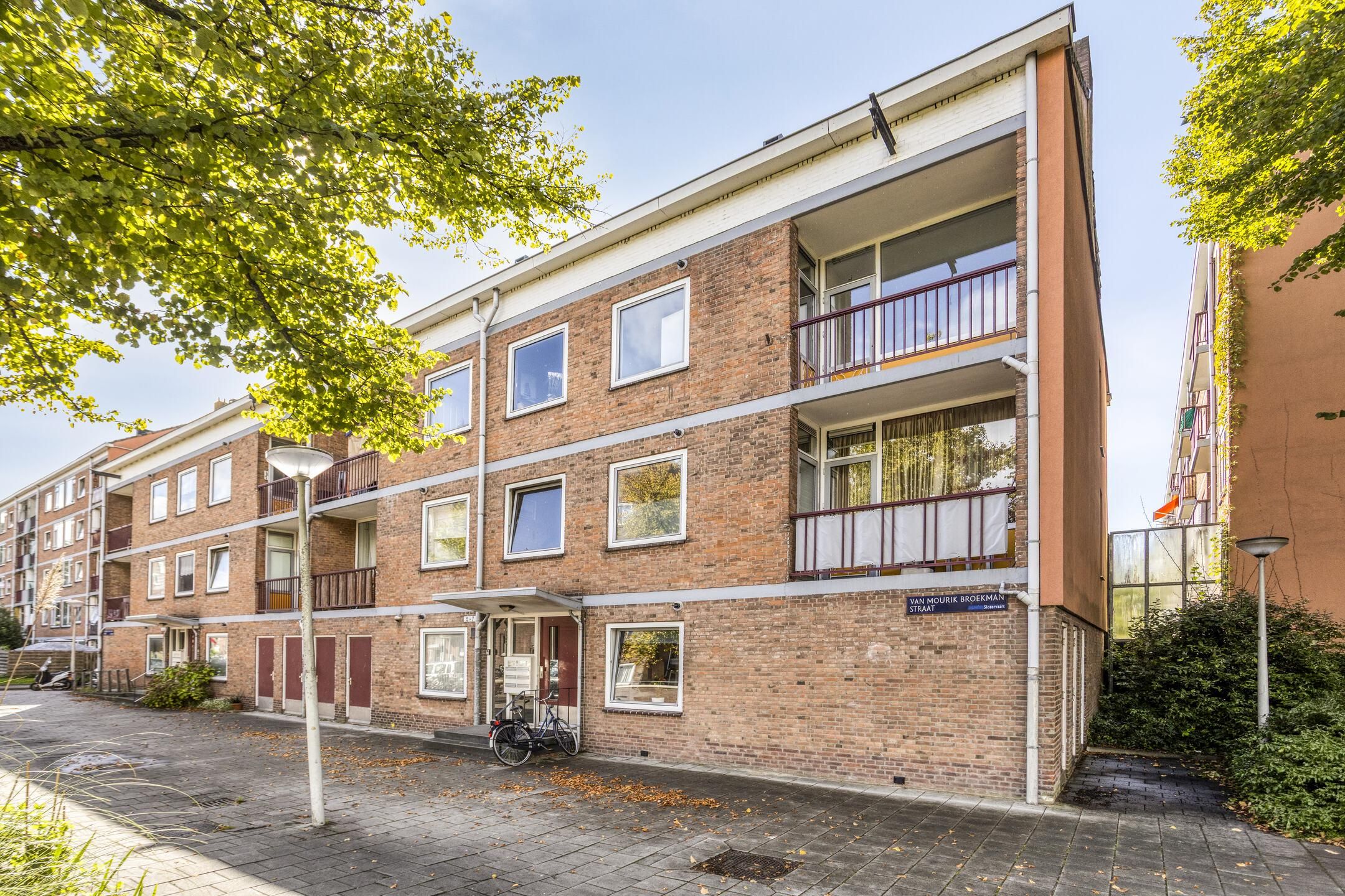 Photo 3 of Van Mourik Broekmanstraat 7-2