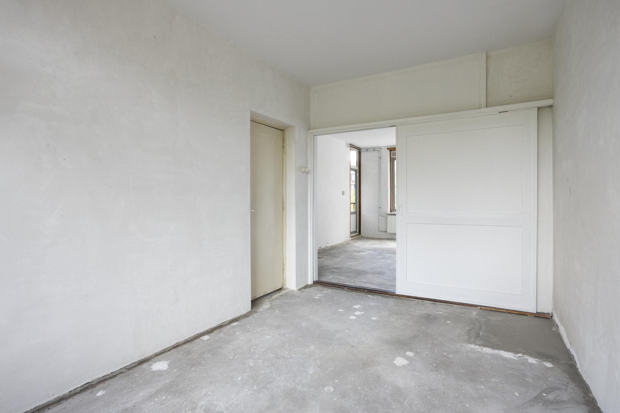 Photo 12 of Van Mourik Broekmanstraat 7-2