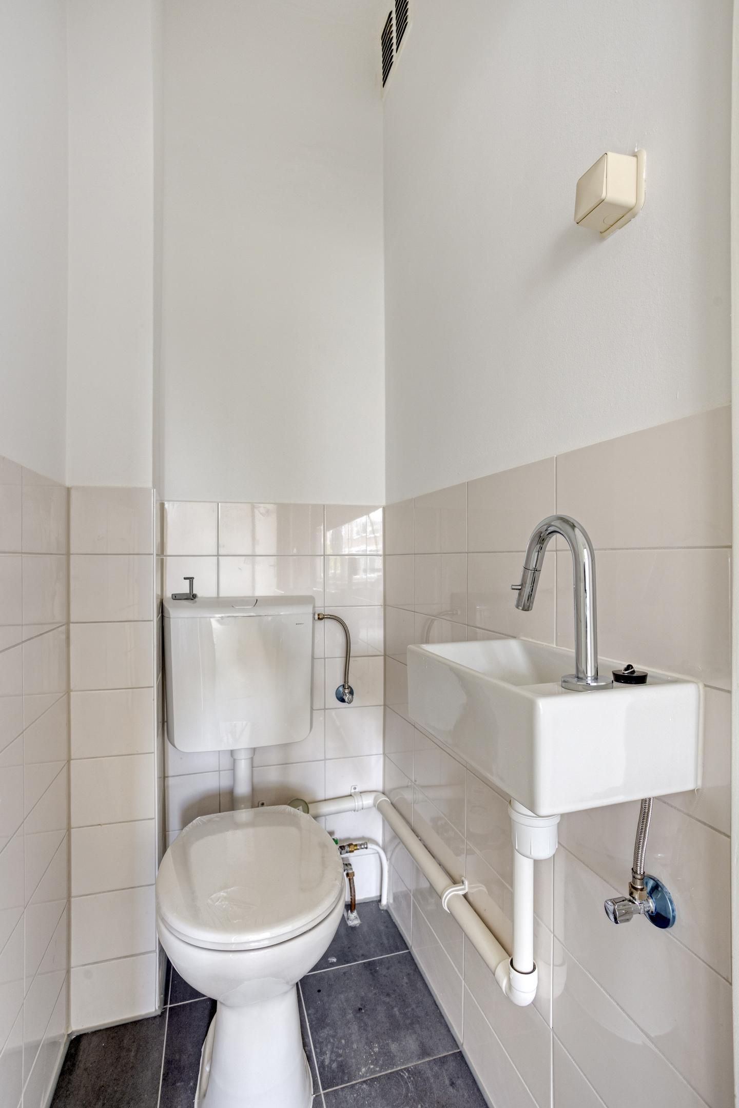 Photo 6 of Van Mourik Broekmanstraat 7-2