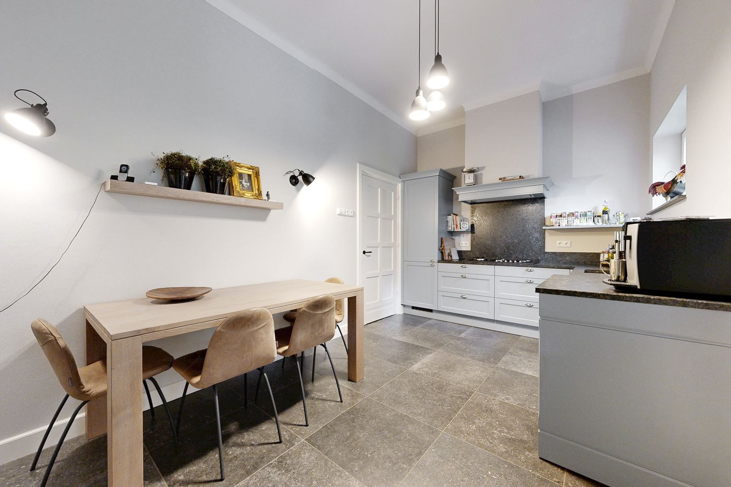 Photo 34 of Bisschop Hopmansstraat 5