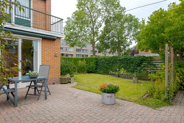 Hoekwoning te koop: Mr. P.J. Troelstralaan 200, Assen