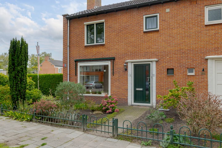 Hoekwoning te koop: Mr. P.J. Troelstralaan 200, Assen