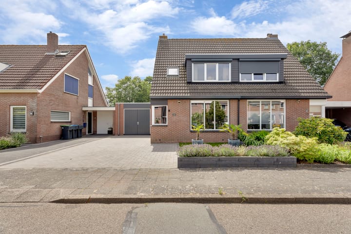 Tussenwoning te koop: Pluutstraat 22, Elburg