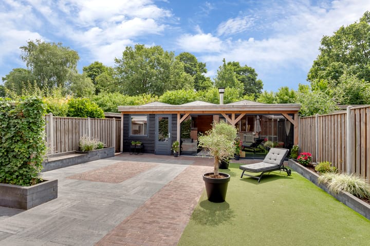 Tussenwoning te koop: Pluutstraat 22, Elburg