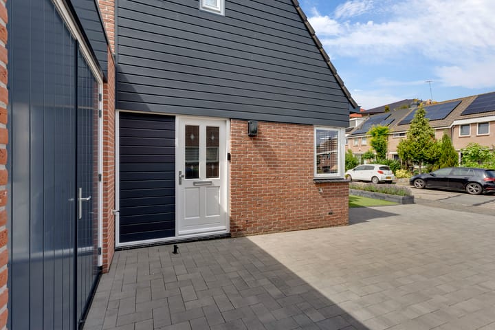 Tussenwoning te koop: Pluutstraat 22, Elburg