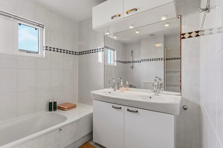 Tussenwoning te koop: Meidoornstraat 50, Almere
