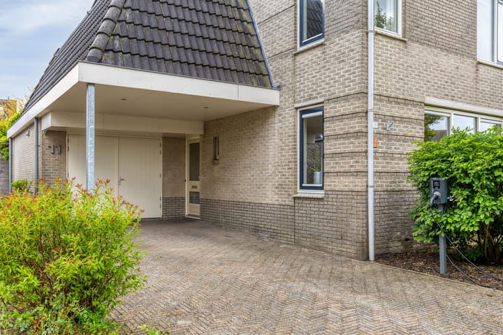 Twee-onder-één-kap te koop: Koekoeksbloem 11, Zuidhorn