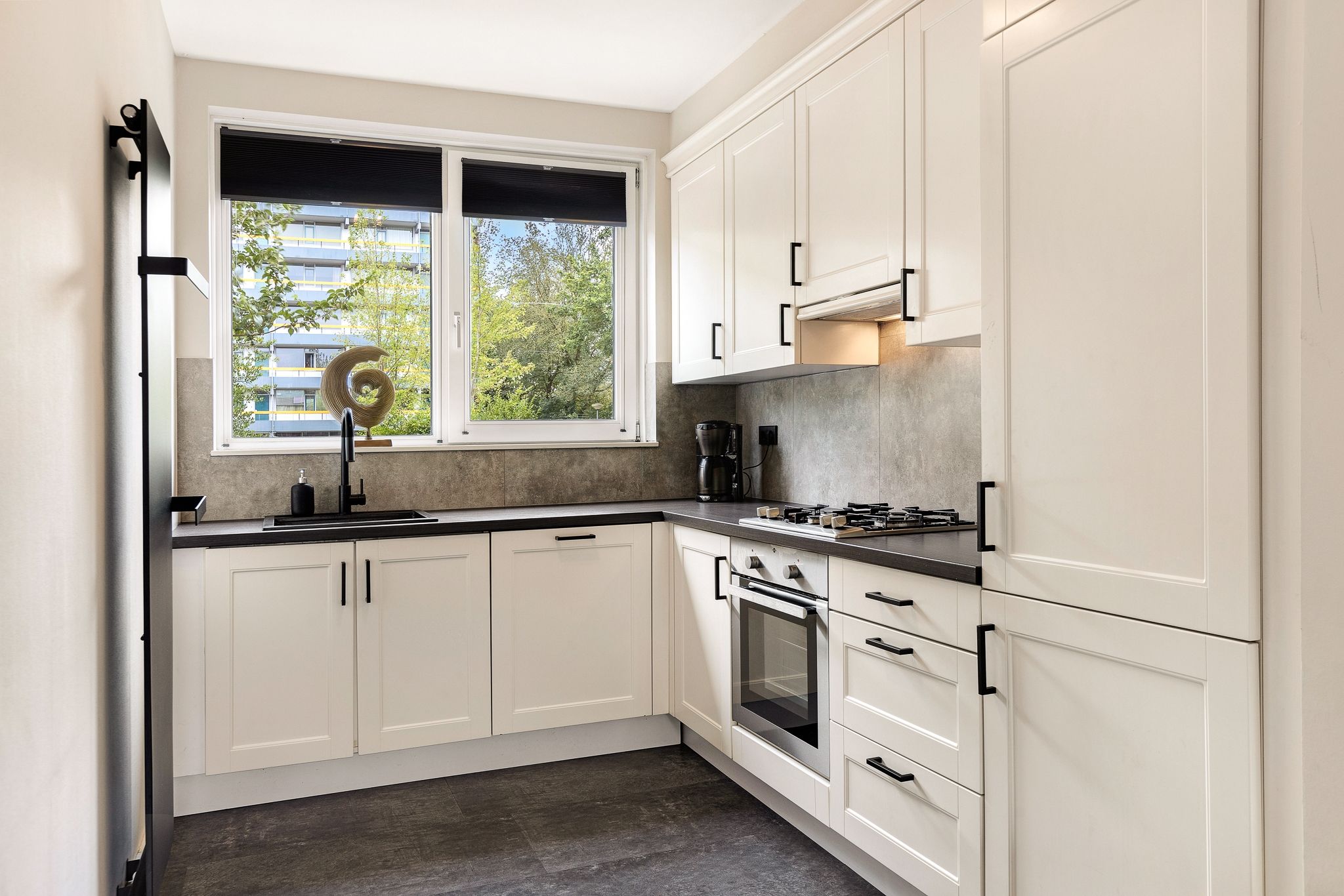 Photo 9 of Van der Hagenstraat 56