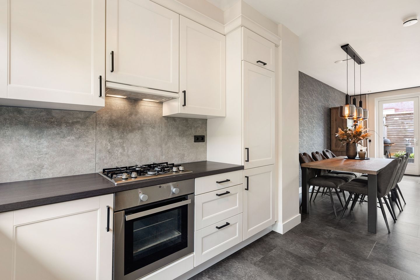 Photo 10 of Van der Hagenstraat 56