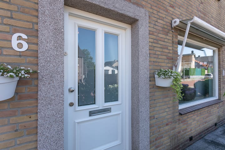 Twee-onder-één-kap te koop: Biesstraat 6, Brunssum