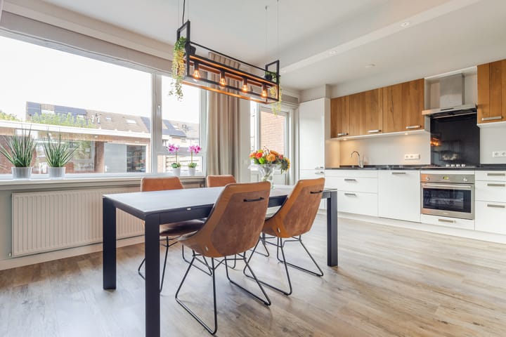 Tussenwoning te koop: Van Heeckerenlaan 14, Ruurlo