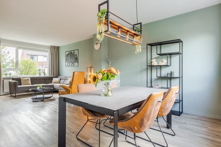 Tussenwoning te koop: Van Heeckerenlaan 14, Ruurlo