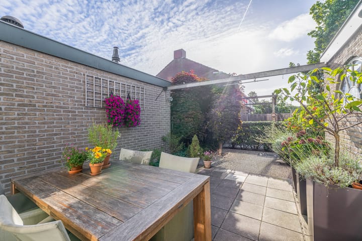 Tussenwoning te koop: Rozenplantsoen 16, Moordrecht