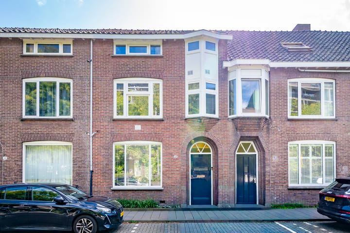 Primus van Gilsstraat 24 — te koop in Tilburg, Tussenwoning