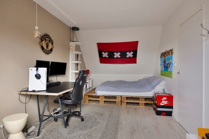Tussenwoning te koop: Troelstraplein 64, Meppel