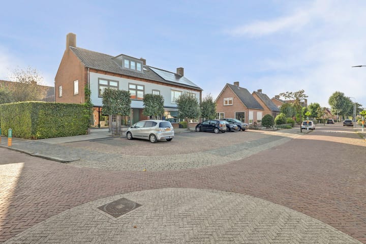 Wethouder van Lavierenstraat 1, Ochten