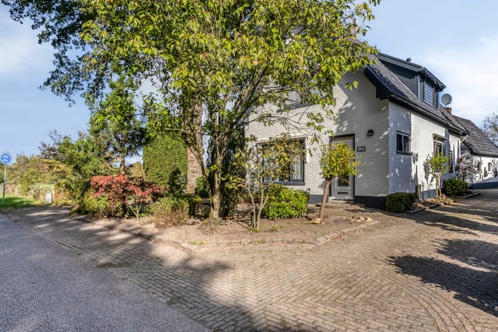Vrijstaande woning te koop: Loenenseweg 150, Eerbeek