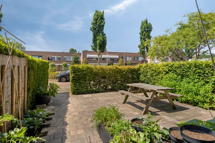 Tussenwoning te koop: van Ostadelaan 61, Krimpen Aan Den Ijssel