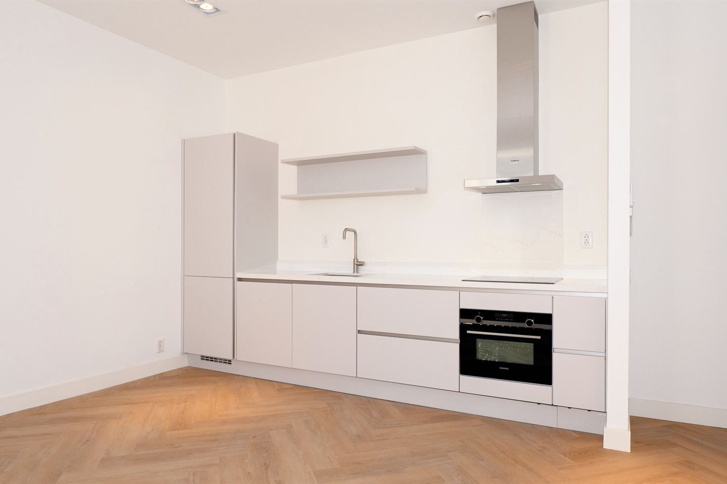 Photo 9 of Heulstraat 5-B