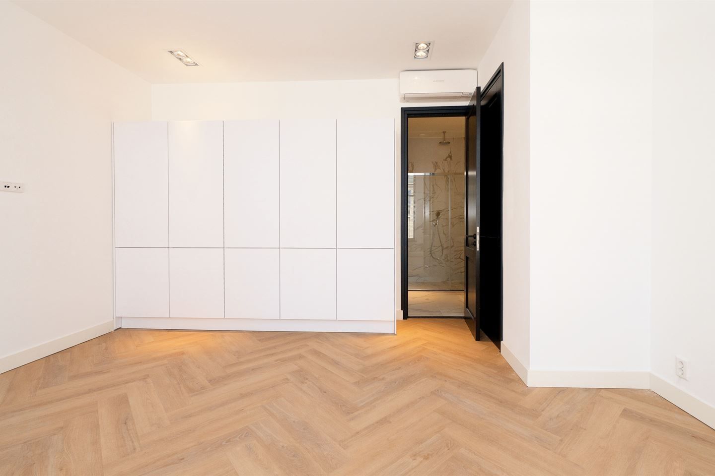 Photo 14 of Heulstraat 5-B